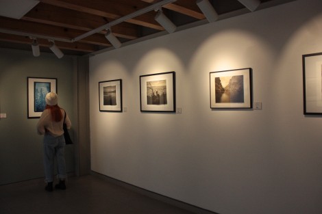 En la Galería Ramón Alva de la Canal se encuentra la exposición Ríos de Vida, de Byron Brauchli, en la cual  presenta diversas variantes de técnicas fotográficas, en imágenes principalmente de la zona fronteriza México- Estados Unidos. 