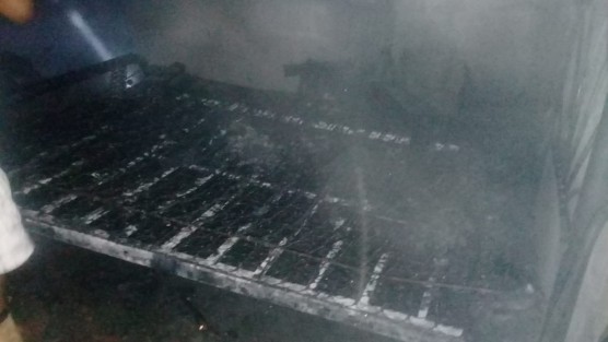 La madrugada de este miércoles una vivienda fue totalmente consumida por el fuego  en la zona conocida como Barrio Pobre de la localidad de San Isidro, municipio de Tlapacoyan. 