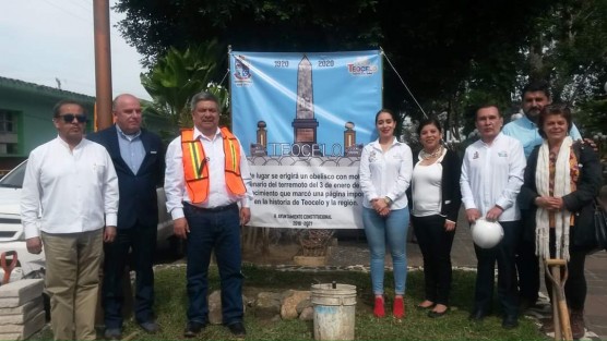 Al finalizar la ceremonia, se llevó a cabo la colocación de la primera piedra, donde se erigirá un obelisco para la conmemoración del Centenario del terremoto del tres de enero de 1920. 