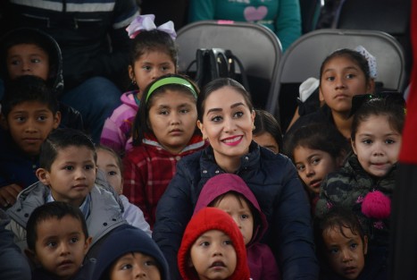 El clima no fue  obstáculo para que el Sistema Municipal DIF Teocelo que encabeza Mara Chama Villa, celebrara a los pequeños como se merece, y es que este año se superaron las expectativas de convocatoria para niños y niñas de la Cabecera Municipal y Comunidades de Teocelo, que se dieron cita en la explanada de Palacio Municipal.  