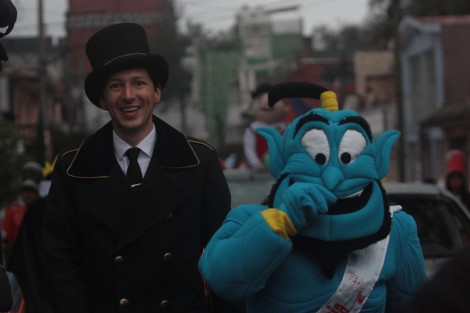 Organizada por las parroquias del Decanato Poniente de la Arquidiócesis de Xalapa, la Cabalgata de los 3 Reyes Magos recorrió varias calles de Xalapa, regalando pelotas y dulces a su paso.  