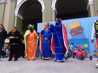 El Ayuntamiento de Córdoba en coordinación con el DIF Municipal y la  CANACO, organizaron un festival de Reyes en el parque 21 de Mayo,en donde se presentaron varios personajes, se partió una enorme rosca de reyes y se rifaron juguetes.  