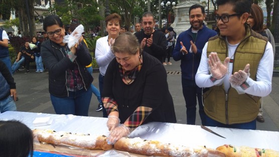 El Ayuntamiento de Córdoba en coordinación con el DIF Municipal y la  CANACO, organizaron un festival de Reyes en el parque 21 de Mayo,en donde se presentaron varios personajes, se partió una enorme rosca de reyes y se rifaron juguetes.  