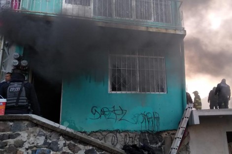 La mañana de este lunes una joven mujer falleció luego de que se incendiara su vivienda, en la colonia Porvenir de la ciudad de Xalapa; autoridades y cuerpos de rescate arribaron al lugar.