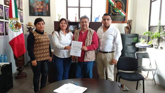 El día de hoy se llevó a cabo la sesión de cabildo en la cual se dio nombramiento a la lic. Trinidad Martínez Larios, como nueva Secretaria del Ayuntamiento de Teocelo, dicho nombramiento se dio después del análisis, discusión y aprobación de la ahora Secretaria del Ayuntamiento.