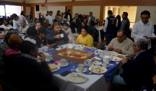 Joaquín Guzmán Avilés, dirigente estatal del PAN, en compañía de diputados locales convivió  con algunos representantes de medios de información, a quienes agradeció su apoyo y reconoció su labor informativa.