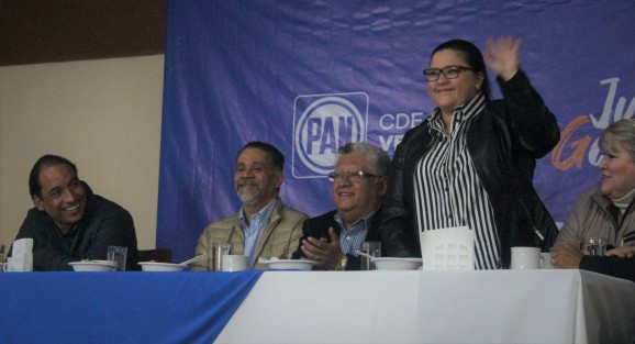 Integrantes del PAN Estatal y diputados festejaron el Año Nuevo con reporteros y periodistas, y de pilón Día de Reyes. Presnte el líder estatal del PAN, Joaquín Guzmán 