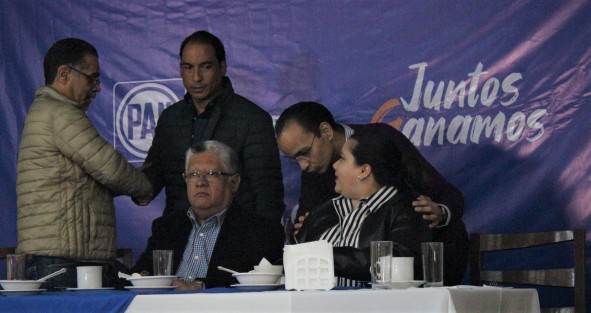 Integrantes del PAN Estatal y diputados festejaron el Año Nuevo con reporteros y periodistas, y de pilón Día de Reyes. Presnte el líder estatal del PAN, Joaquín Guzmán  