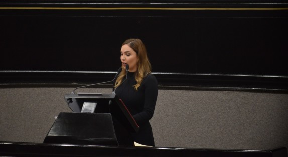 La diputada María Graciela Hernández expresó que hoy se hace patente el compromiso de apoyar a los artesanos, no solo con exposiciones, sino con un ordenamiento que dé certeza de que la Sedecop proporcionará asesoría y apoyo para que los artesanos puedan acceder a créditos y  campañas de promoción y difusión del arte popular.
