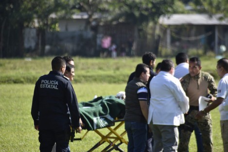 Alrededor del mediodía, un helicóptero de Gobierno del Estado también aterrizó en el campo de fútbol del Seguro Social, con la finalidad de trasladar al último de los cuatro lesionados, también con destino al Hospital Naval en la ciudad de Veracruz. 