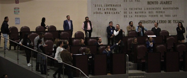Aspectos de la novena sesión del pleno y segunda del año,lacual concluyó cuando sin decir nada la bancada de MORENA se retiró y se declaró falta de quorum.