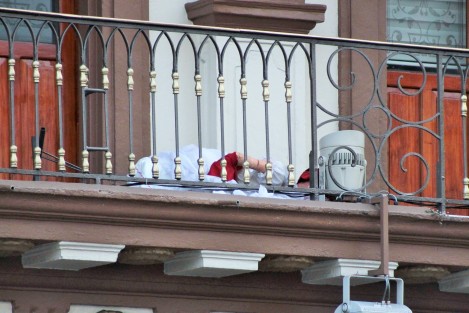 Así la jarocha en Palacio de Gobierno.  Ha de ser para hacer visible la violencia de género en el estado.