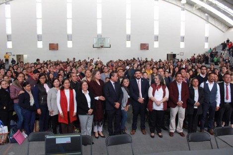 La Secretaría de Educación de Veracruz (SEV) a través de la Oficialía Mayor, asignó 294 plazas docentes en niveles de educación básica y media superior, para el ciclo escolar 2019-2020. 