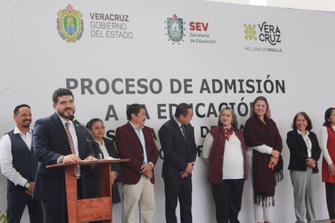 El titular de la dependencia, Zenyazen Escobar García, destacó que es fundamental el respeto a la prelación y a los resultados en la asignación, pues cada docente será un agente de cambio en las localidades correspondientes a su plaza. 