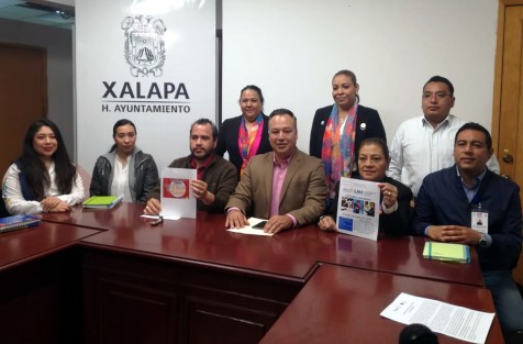 En rueda de prensa, integrantes de Clubes de Rotarios de Xalapa y Veracruz así como invitados, anunciaron el proyecto <em>Te damos una mano</em>, a través del cual se apoyará con prótesis de manos a personas con discapacidad de la mayoría de municipios del estado.  