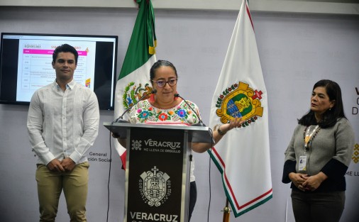 La titular de SECTUR Xóchitl Arbesú y el alcalde de Tlacotalpan, Christian Romero, en conferencia de prensa presentaron  el programa de las fiestas de La Candelaria, que realizarán del 31 de enero al 2 de febrero en aquel municipio.