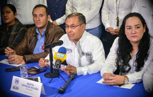 El dirigente del PAN Xalapa, Martín Espinoza Roldán, convocó a la población xalapeña a activarse y exigir el Gobierno que las autoridades locales prometieron para la Capital del Estado.  