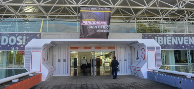 El director general del COVEICyDET, Darwin Mayorga, en compañía de Cecilia Montero, Katia Zamora y Alberto Aguilar, inauguraron el Seminario de Periodismo Científico que contó como primer ponente a Martín Bonfil con la conferencia <em>Divulgación y periodismo científico: construyendo una cultura científica</em>.  