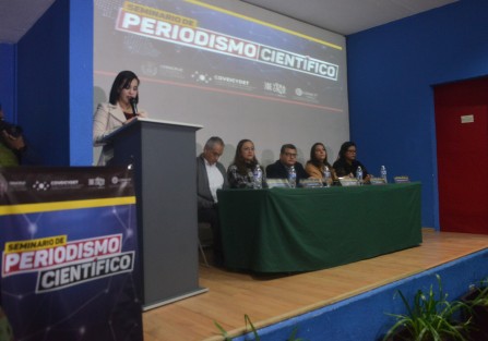 El director general del COVEICyDET, Darwin Mayorga, en compañía de Cecilia Montero, Katia Zamora y Alberto Aguilar, inauguraron el Seminario de Periodismo Científico que contó como primer ponente a Martín Bonfil con la conferencia <em>Divulgación y periodismo científico: construyendo una cultura científica</em>.  