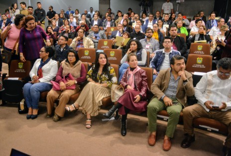  El secretario de Gobierno, Eric Cisneros, en compañía de funcionarios Federales, diputados locales y federales inauguraron el <em>Foro Regional de Análisis para la construcción de una Ley General en Materia de Armonización y Homologación de los Registros Públicos Inmobiliarios, de Personas Morales y Catastros del País</em>, en el auditorio Venustiano Carranza del Congreso del Estado.
