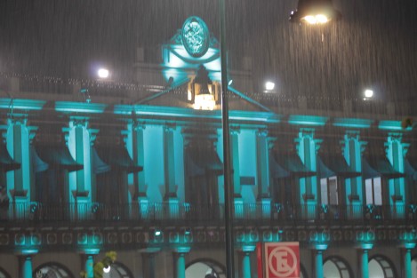 Alerta Gris por frente frío 32-Lluvia fuerte-Norte. Lluvia fuerte a muy fuerte especialmente en zonas norte y sur.. Norte rachas de 65 a 85 km/h. Ambiente frío a fresco. Extreme Precaución.