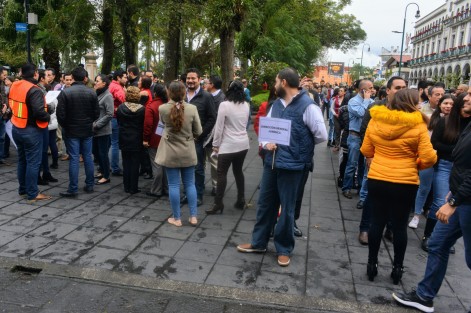 Empleados de las oficinas de Palacio de Gobierno, Municipal  y SSP, participaron en punto de  11:00 horas en el Macrosimulacro de sismo en la capital del Estado, mismo que se realizó a nivel nacional.