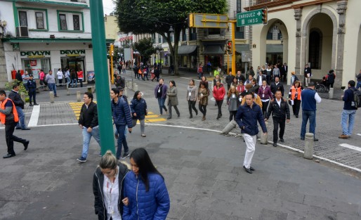Empleados de las oficinas de Palacio de Gobierno, Municipal  y SSP, participaron en punto de  11:00 horas en el Macrosimulacro de sismo en la capital del Estado, mismo que se realizó a nivel nacional.