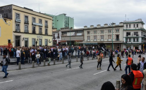 Empleados de las oficinas de Palacio de Gobierno, Municipal  y SSP, participaron en punto de  11:00 horas en el Macrosimulacro de sismo en la capital del Estado, mismo que se realizó a nivel nacional.