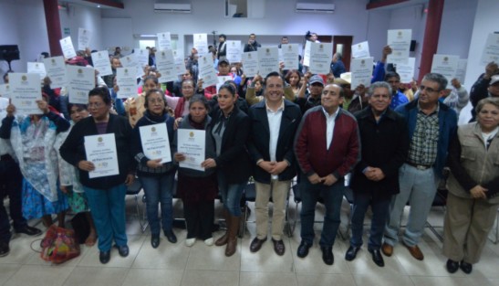 Familias de Coatzintla, Coyutla, Papantla y Tecolutla fueron beneficiadas con la seguridad jurídica de su patrimonio al recibir 70 escrituras que las acreditan como legítimas propietarias.