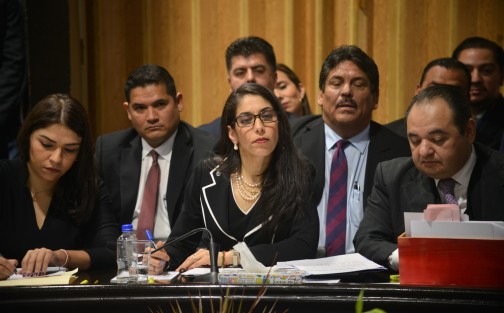 Con un auditorio repleto de funcionarios de la Fiscalía, seguridad  y de casi todos los diputados, la encargada de despacho de la Fiscalía,General del Estado, Verónica Hernández Giadans, inició con las comparecencias de organismos autónomos en el Congreso.  