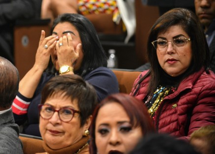 Al parecer no a todos entienden de leyes y  ni las parecen tan interesantes las preguntas y respuestas de la comparecencia.