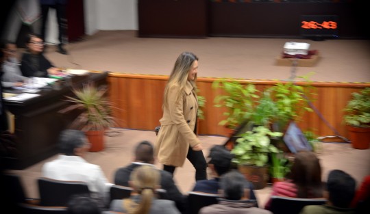 La diputada Monserrat Ortega Ruiz de plano tuvo que llegar corriendo, lo que dejó en claro la importancia que les dan los legisladores a dichas comparecencias.  