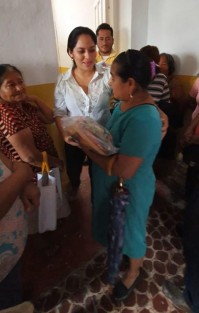 La Vicepresidenta de la Mesa Directiva del Congreso veracruzano, Krystel Hernández, se reunió con sus paisanas, mujeres pertenecientes a la cabecera municipal de Santiago Tuxtla, a quienes manifestó su respaldo en cada una de las acciones encaminadas a reducir la brecha de desigualdad. 