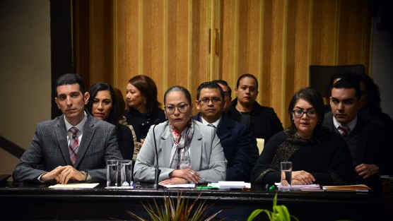 Con la presencia de sólo algunos diputados y familiares de personas desparecidas, la Presidenta de la Comisión Estatal de Derechos Humanos, Namiko Matzumoto Benítez, compareció ante los legisladores de dicha comisión. 
