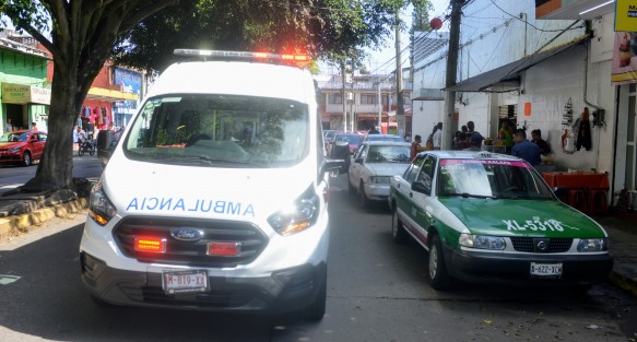 Fallece persona del sexo masculino en el interior del mercado Los Sauces; hasta el momento se desconocen las causas; fue auxiliado por paramédicos municipales sin que nada pudieran hacer para salvarle la vida.  