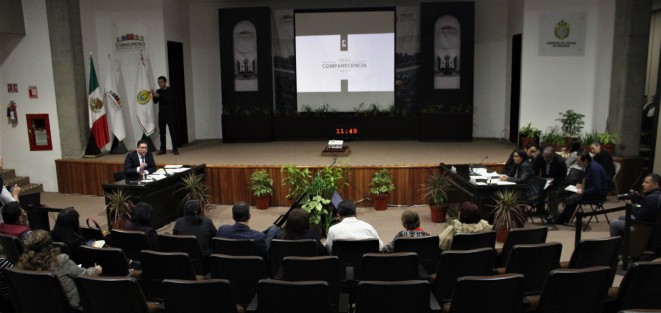 Con el auditorio del Palacio Legislativo casi vacío, a no ser por el personal de la dependencia, compareció el titular del IVAI.