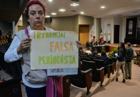 Desde el inicio de la comparecencia la periodista Lidia Díaz se manifestó luego que no se le diera el apoyo para enterrar a un compañero de 72 años  en la zona de Poza Rica, ya según la presidenta el presupuesto no es para tal fin.  
