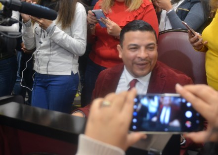El diputado Juan Javier Gómez Casarín invitó a todos los grupos a expresar su sentir en torno a la iniciativa para reformar el Código Civil con el mayor respeto, y no de forma  violenta. 