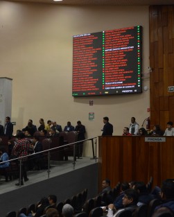 Con 33 votos a favor y 13 en contra, diputados locales aprobaron intervenir la tesorería del municipio de Actopan.