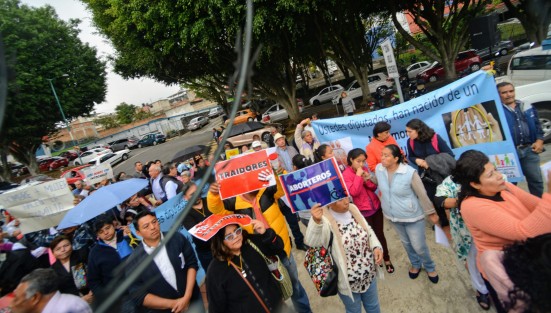Momentos de tensión se vivieron durante la realización  del foro encuentro por la Igualdad y la No Discriminación hacia un Código Civil más incluyente, luego de que no se le permitiera la entrada al recinto legislativo a grupos opositores y sí a los simpatizantes que apoyan, el pretexto es que ya no había espacio.   