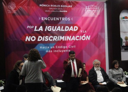 En Veracruz las reformas legales no se imponen, se acuerdan con el pueblo al que servimos obedeciéndolo, aseveró el presidente de la Junta de Coordinación Política de la LXV Legislatura, diputado Juan Javier Gómez Cazarín, al asistir al séptimo de los Encuentros por la Igualdad y No Discriminación-Hacia un Código Civil más incluyente.