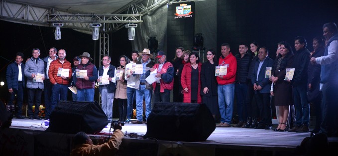 La parte centrar de la ceremonia de inauguración, fue el homenaje a deportistas de Teocelo, donde se reconoció el talento a más de 200 deportistas vigentes, veteranos y el reconocimiento especial a deportistas que se han adelantado en nuestro camino y de quienes sus familias recibieron el homenaje por su destacada trayectoria. 