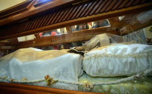 Como cada año, el color y tradición, estuvieron presentes en municipio de Teocelo durante sus fiestas en honor al<em>Santo Entierro de Cristo</em>.  Este sábado tocó la tradicional bajada del arco floral en el que participan cientos de feligreses y danzantes. 