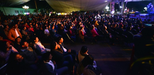 Espectacular cierre de las festividades del Santo Entierro de Cristo se vivió la noche de ayer domingo en el municipio de Teocelo con la presencia de Cruz Infante y la presentación estelar de Platanito Show.  