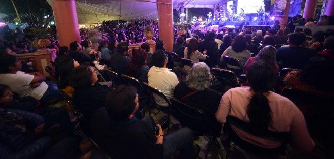Espectacular cierre de las festividades del Santo Entierro de Cristo se vivió la noche de ayer domingo en el municipio de Teocelo con la presencia de Cruz Infante y la presentación estelar de Platanito Show.   