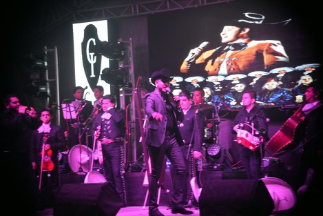 Espectacular cierre de las festividades del Santo Entierro de Cristo se vivió la noche de ayer domingo en el municipio de Teocelo con la presencia de Cruz Infante y la presentación estelar de Platanito Show.   