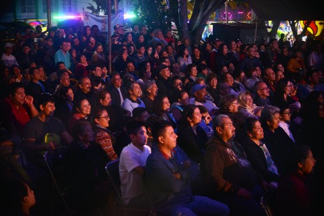 El alcalde Mario A. Chama Díaz; la síndica Zaira Martínez del Carmen y la presidenta del DIF municipal, Mara Chama Villa disfrutaron al igual que cientos de habitantes de este espectáculo.