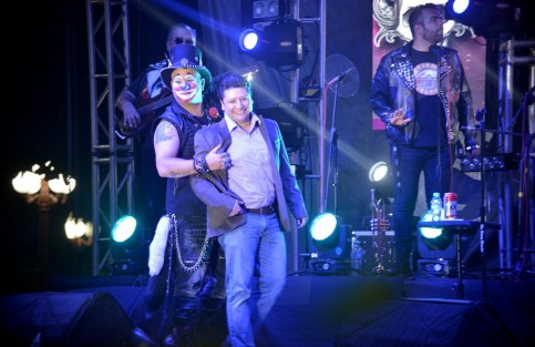 Por mas de tres horas el comediante Platanito Show hizo reír con sus ocurrencia a los teocelanos que se dieron cita desde temprano para no perderse detalle del show. 