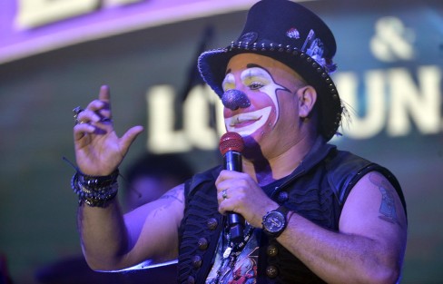 Por mas de tres horas el comediante Platanito Show hizo reír con sus ocurrencia a los teocelanos que se dieron cita desde temprano para no perderse detalle del show. 