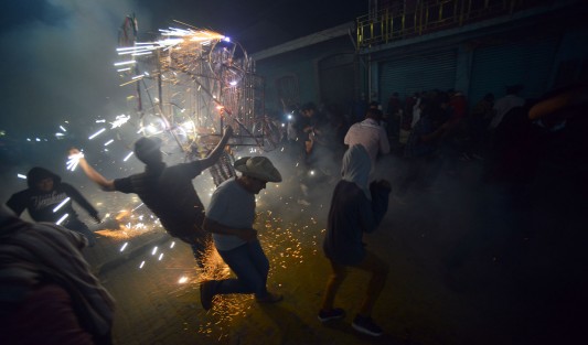 Con la quema del Ocelote y toritos encuetados se dio por finalizada la feria del Santo Entierro de Cristo 2020 en Teocelo, la cual recibió a cientos de turistas locales y nacionales. 
